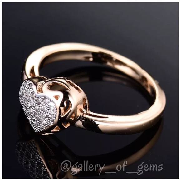 ✨Size 6✨Swarovski Crystal 18K Gold Heart Ring! - Picture 2 of 7